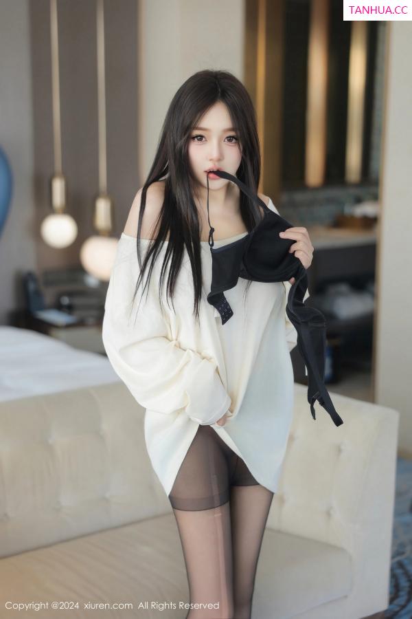   [XiuRen]高清写真图 2024.08.30 No.9089 柚柚小奶瓶 黑丝美腿第29张图片